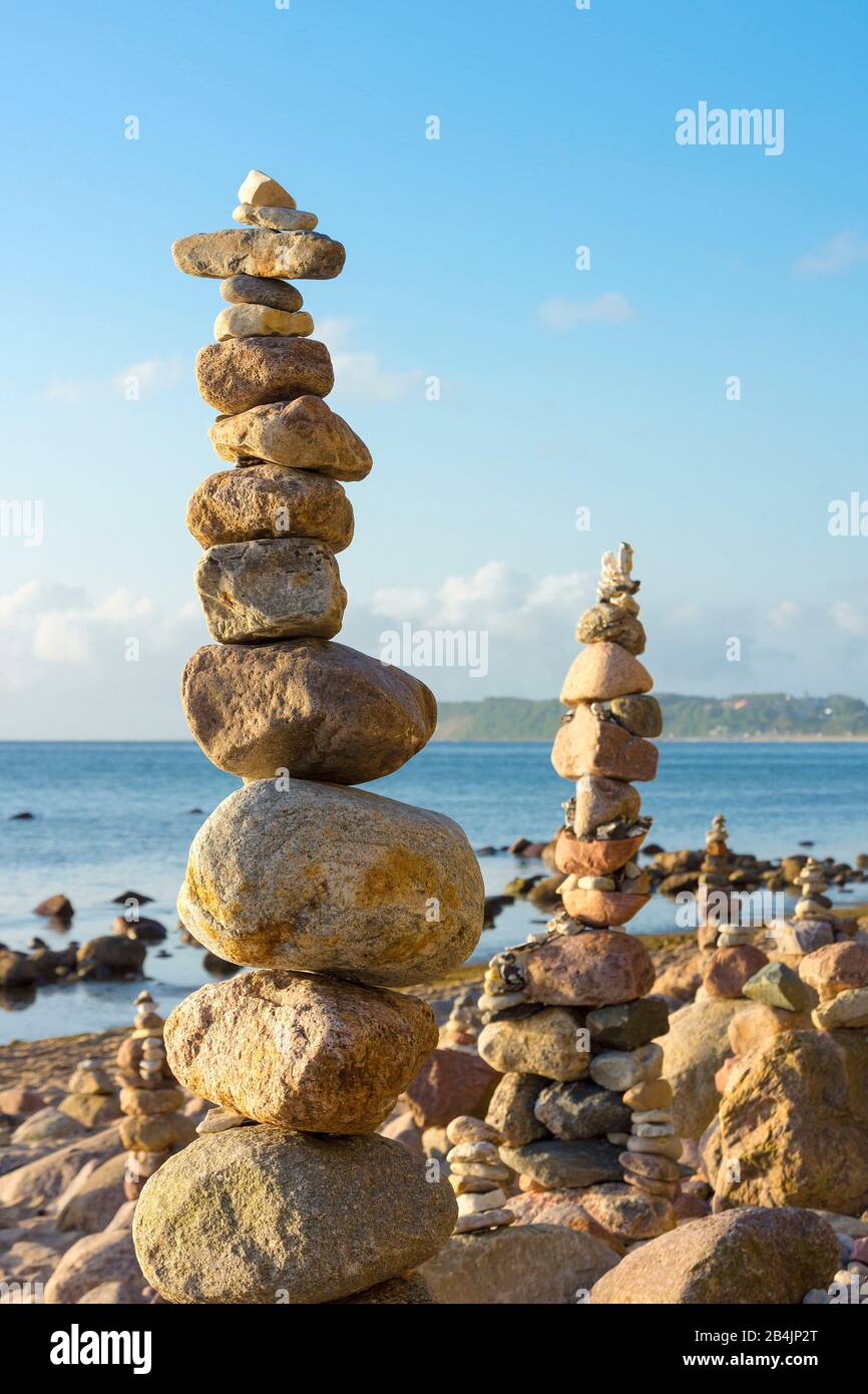 Ostsee, Rügen, Küste Bei Sellin, Steinmännchen, Morgenstimung, Symbolbild Balance Foto Stock