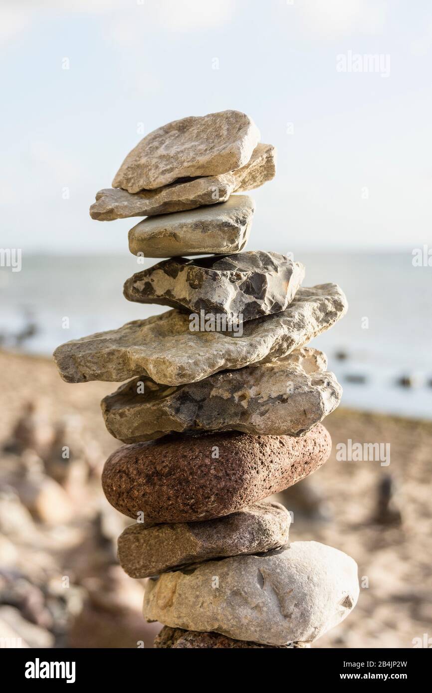 Ostsee, Rügen, Küste Bei Sellin, Steinmännchen, Morgenstimung, Symbolbild Balance Foto Stock