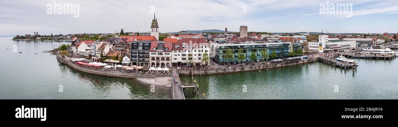 Panorama ad alta risoluzione di Friedrichshafen, sul Lago di Costanza, vista dal Moleturm, Foto Stock