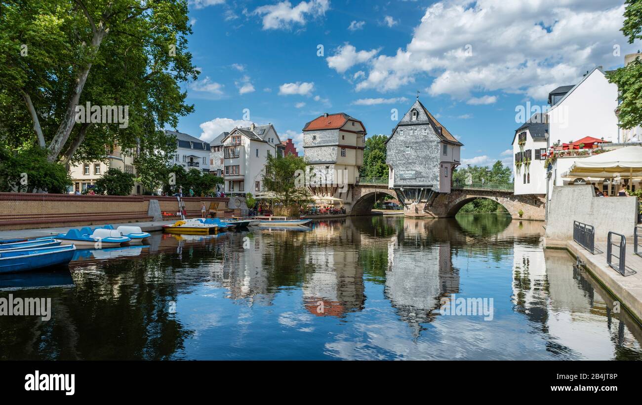 Case ponte a Bad Kreuznach sul Nahe, rarità architettonica dal 1495, le case sono i punti di riferimento del quartiere di Bad Kreuznach, sono costruite sulle colonne ponte del Ponte Vecchio Nahe, ponte attraversa sia il Nahe, e il mulino stagno Foto Stock