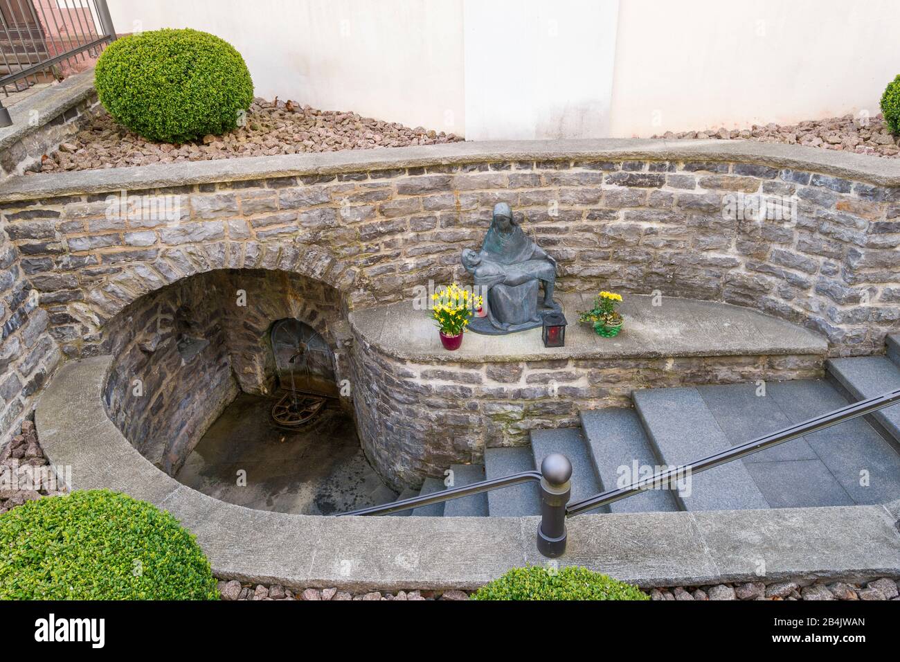 Germania, Baden-Wurttemberg, Waldachtal-Salzstetten, sorgente di guarigione presso la chiesa di pellegrinaggio alla dolorosa madre di Dio, luogo di pellegrinaggio, ex monastero Heiligenbronn nel quartiere Salzstetten, un ramo del monastero Heiligenbronn con Schramberg. Foto Stock