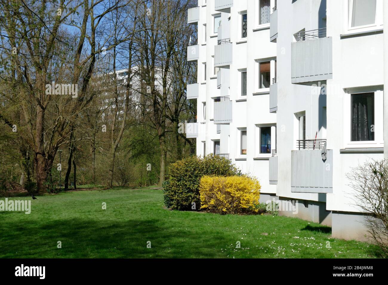 Monotoni Weißes Wohngebäude, Vorgarten, Vahr, Bremen, Deutschland Foto Stock