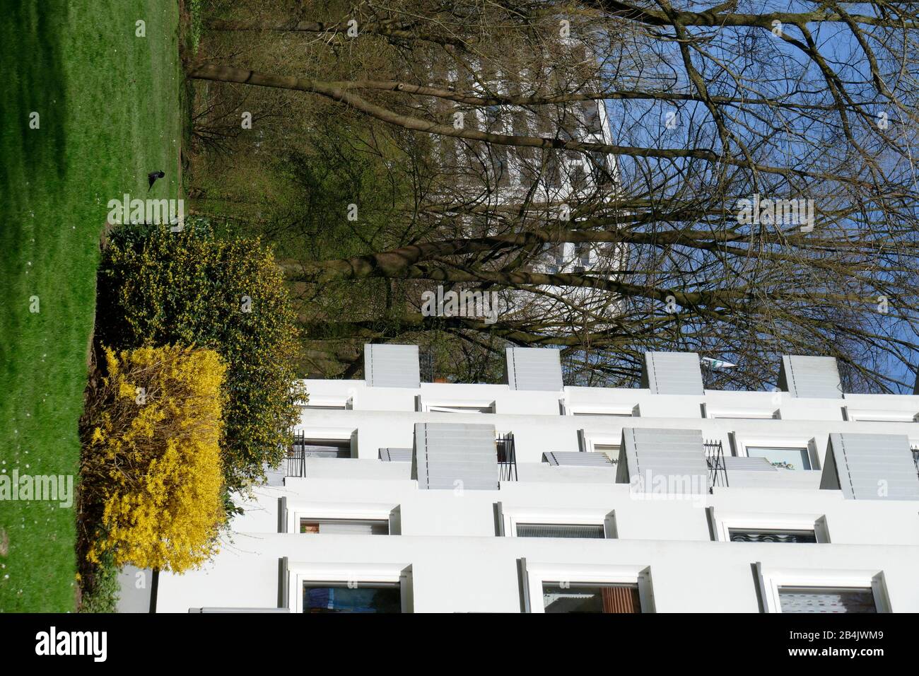 Monotoni Weißes Wohngebäude, Vorgarten, Vahr, Bremen, Deutschland Foto Stock