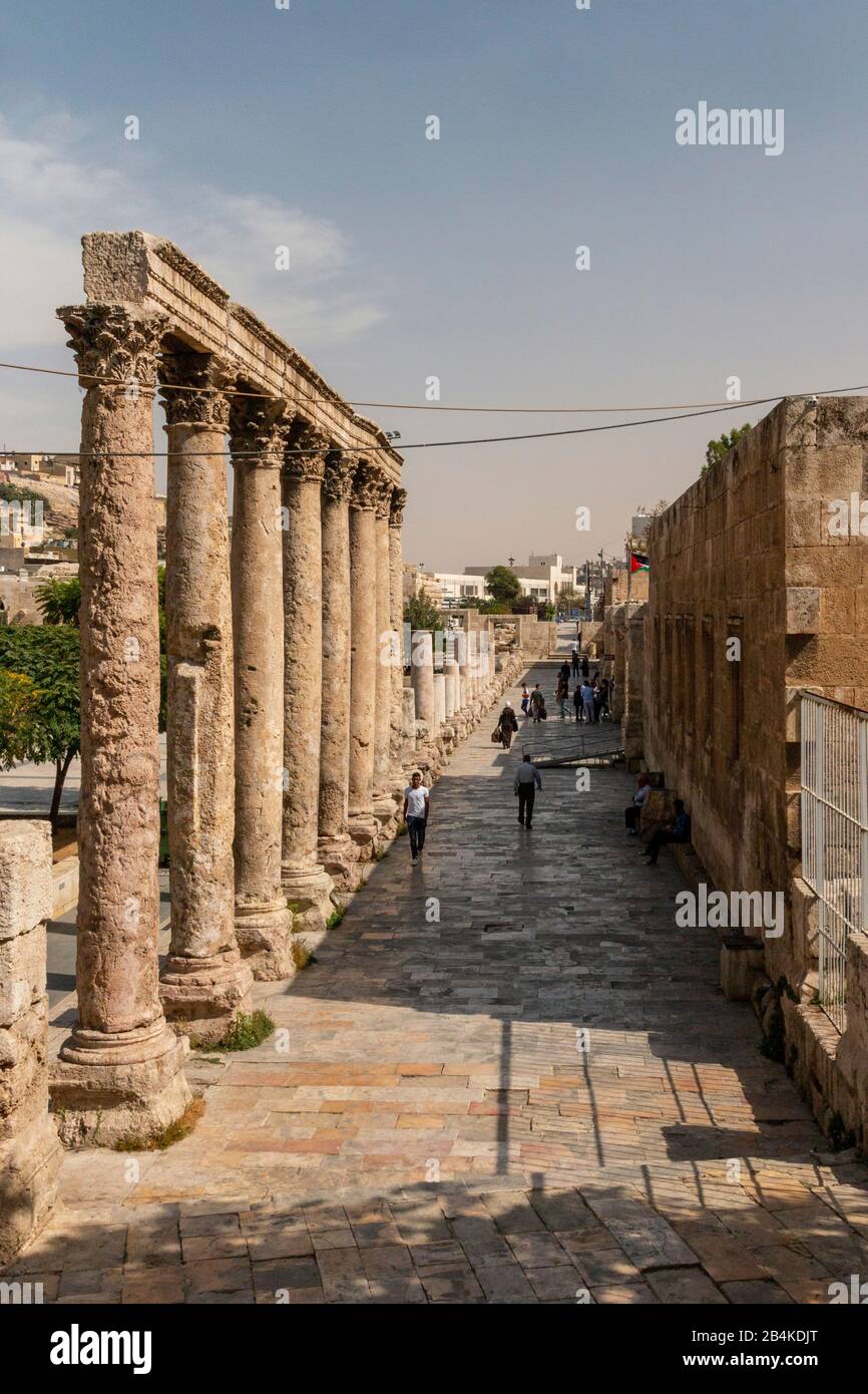 Giordania, Amman, vista del Nymphaeum in Amman. La fontana pubblica romana era decorata con statue a colonne, le ninfe, Giordania. Foto Stock