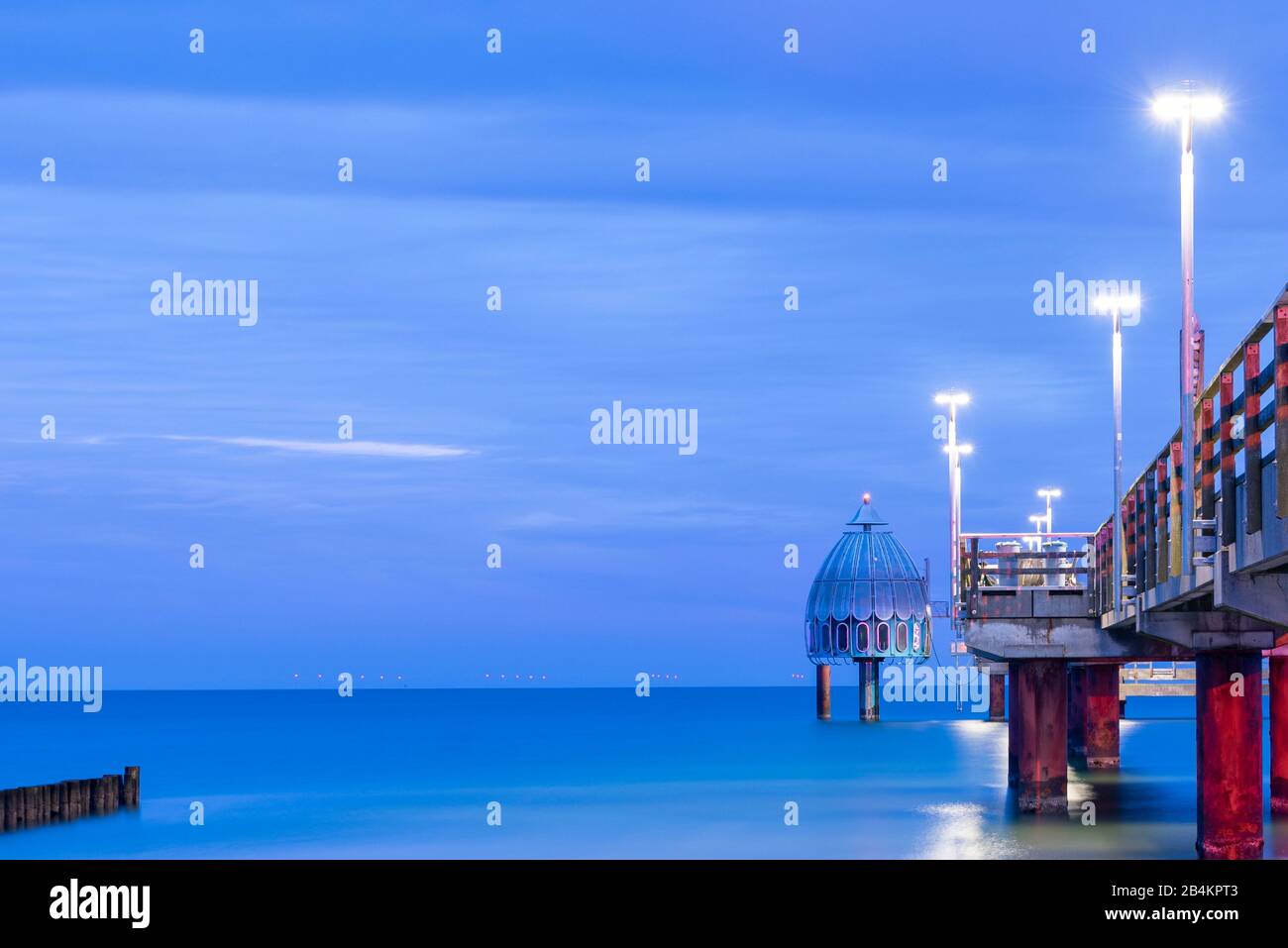 Germania, Meclemburgo-Pomerania anteriore, Zingst, Mar Baltico, campana subacquea, molo Foto Stock