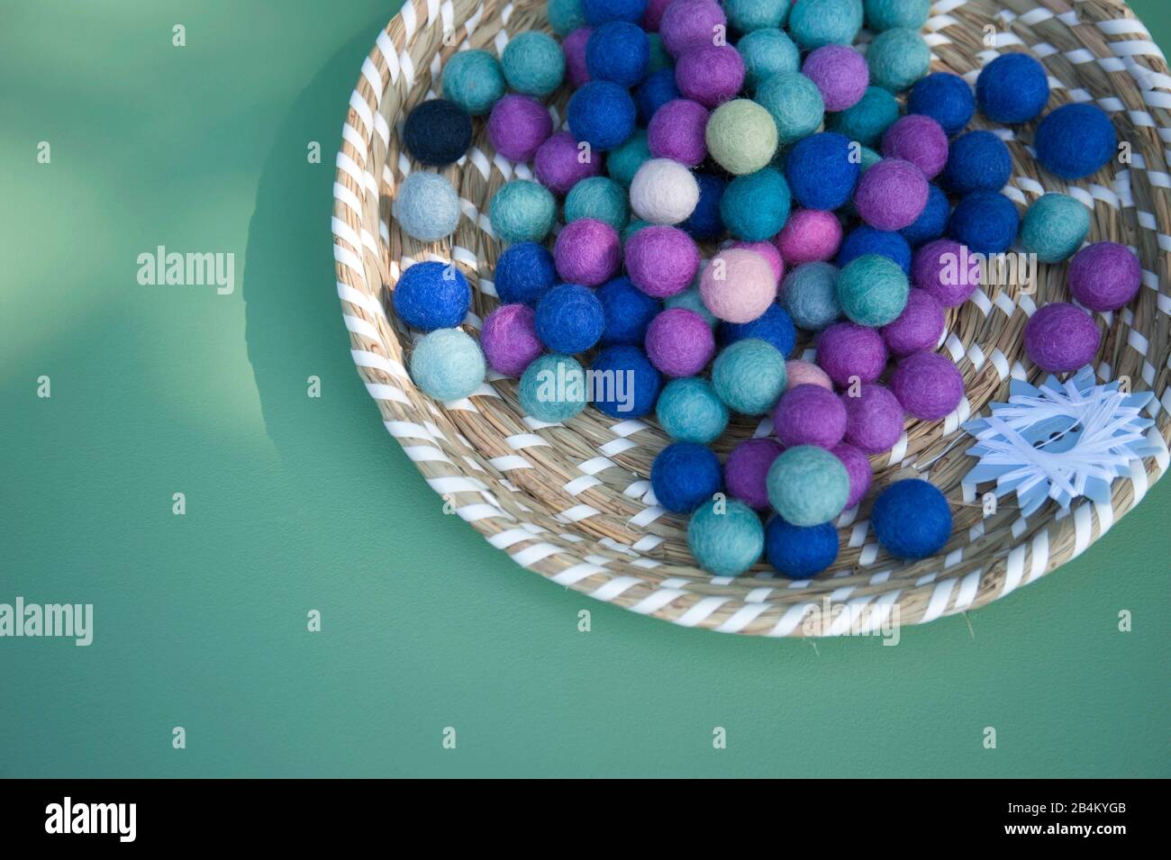 Artigianato / artigianato con palline di feltro colorate Foto Stock