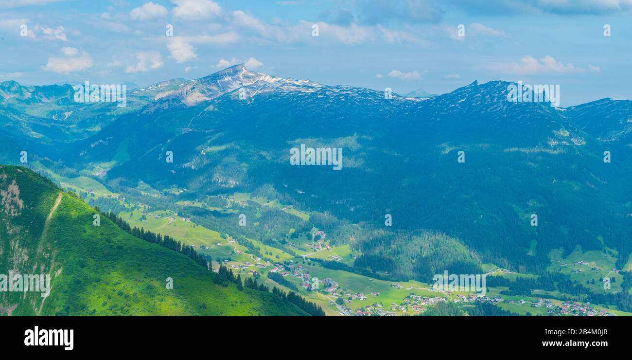 Panorama da Fellhorn, 2038m, a Kleinwalsertal, Allgäu, Vorarlberg, Austria, Europa Foto Stock