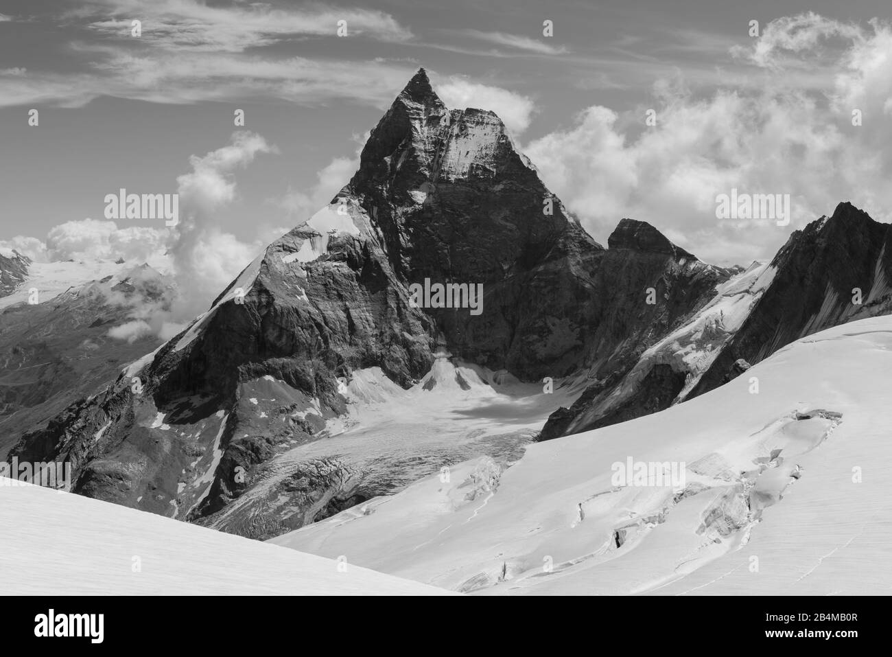Svizzera, Vallese, Haute Route Chamonix Zermatt, ghiacciaio Stockji con Cervino - Zmuttgrat, West Face e Liongrat Foto Stock