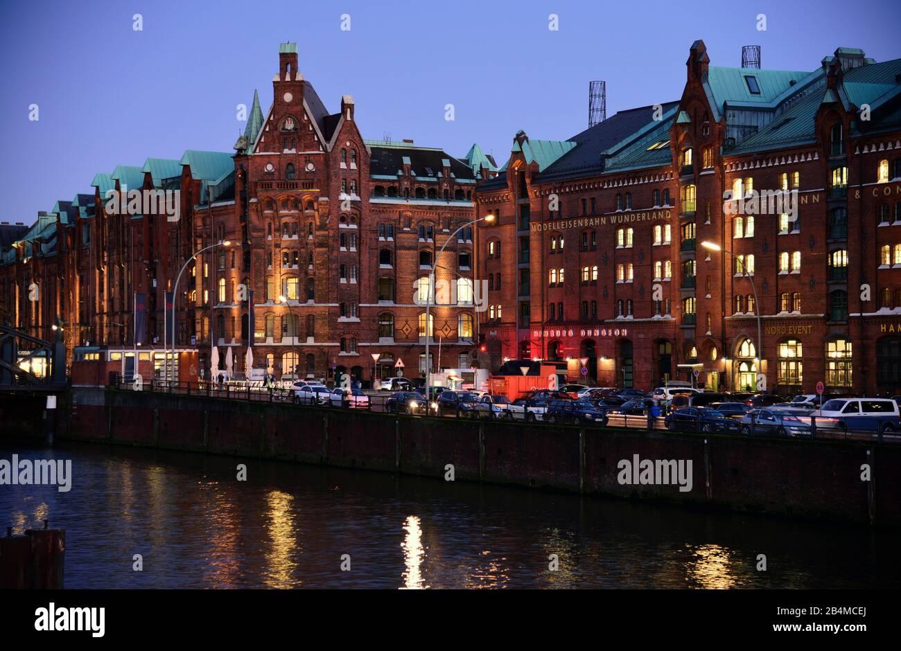 Europa, Germania, Amburgo, storico quartiere dei magazzini, vista dal canale doganale all'ex deposito di mattoni, modello ferroviario Wunderland, prigione di Amburgo, Foto Stock