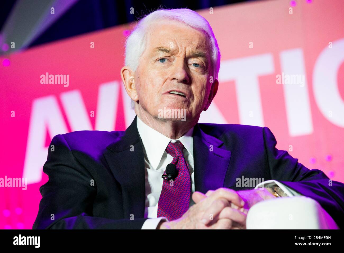 Thomas Donohue, Chief Executive Officer della Camera di Commercio degli Stati Uniti, parla al U.S. Chamber of Commerce Aviation Summit di Washington, D.C., a marzo Foto Stock