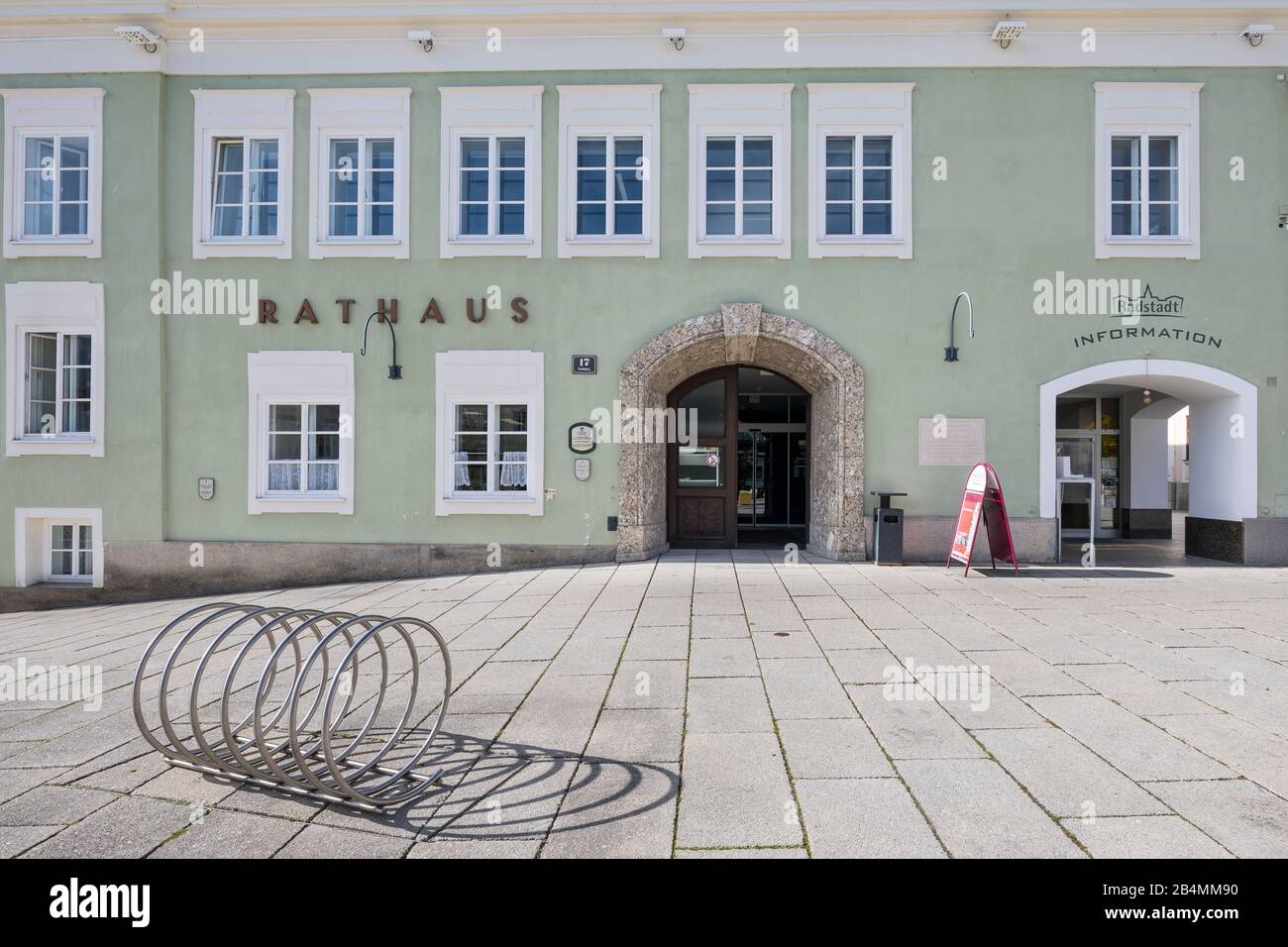 Rathaus Und Informationsstelle Am Stadtplatz, Radstadt, Pongau, Land Salzburg, Österreich, Oktober 2019 Foto Stock