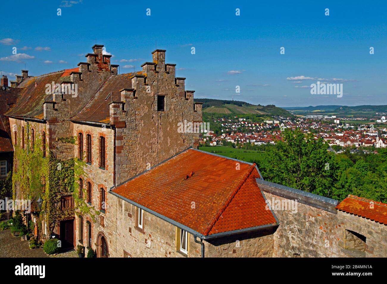 Germania, Baviera, Bassa Franconia, Hammelburg, Castello di Saaleck, radici risalgono al 12th secolo, sullo sfondo: Città di Hammelburg Foto Stock