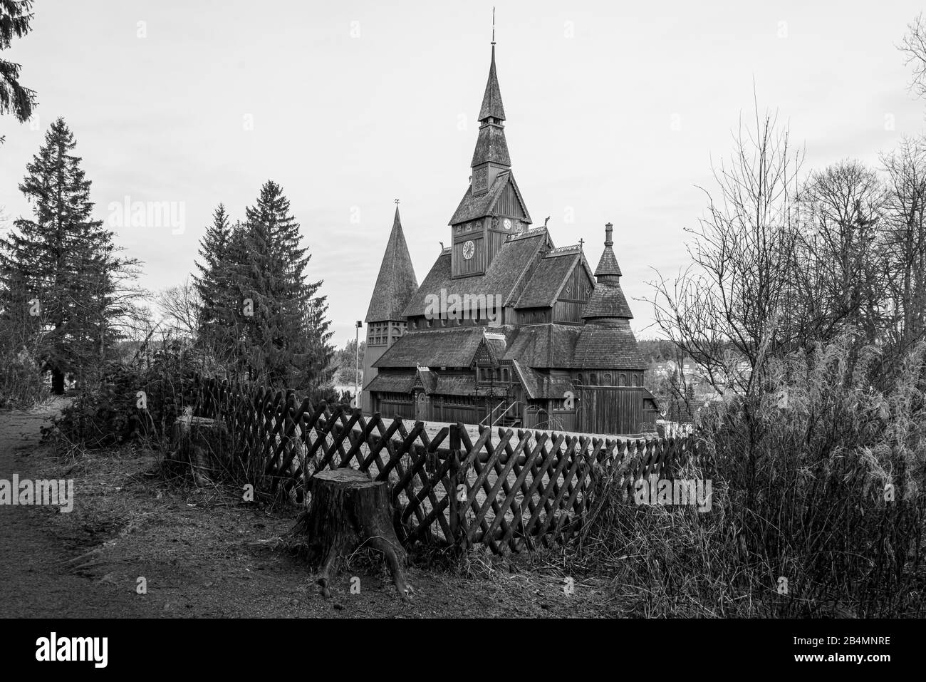 Germania, Bassa Sassonia, Harz, Goslar, Chiesa di Gustav Adolf Stave a Hahnenklee, costruita tra il 1907 e il 1908, modellata sulla chiesa di nave di Borgund in Norvegia. Foto Stock