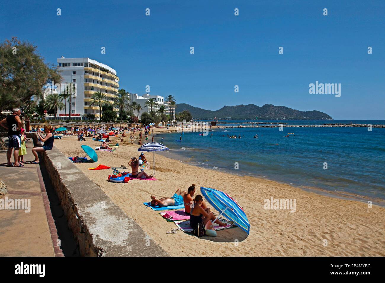 Spiaggia, Cala Bona, Maiorca, Isole Baleari, Spagna Foto Stock