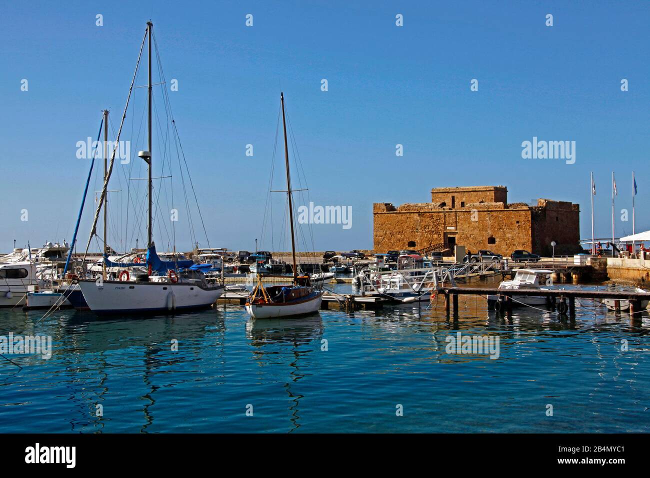 Paphos, porto di pesca, marina, antico porto forte, barche da pesca, barche a vela, Cipro, parte greca Foto Stock