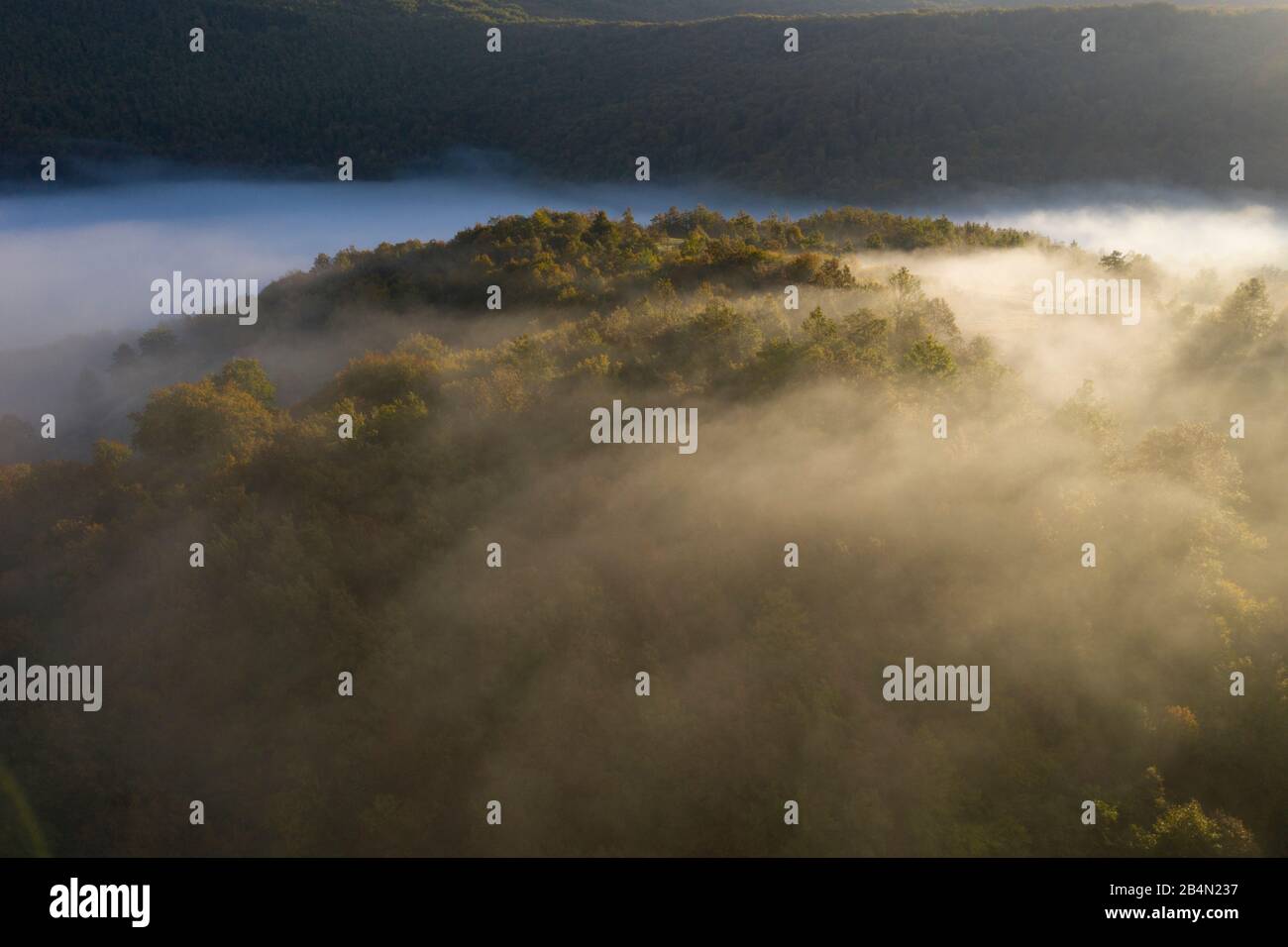 Piccolo insediamento nei pressi di Kulen Vakuf in Bosnia Erzegovina Foto Stock