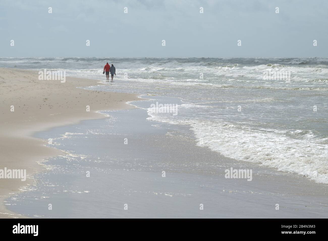 Spiaggia del Mare del Nord con turisti in estate, Hvide Sande, Ringkobing Fjord, Mare del Nord, Midtjylland, Jutland Centrale, Danimarca Foto Stock