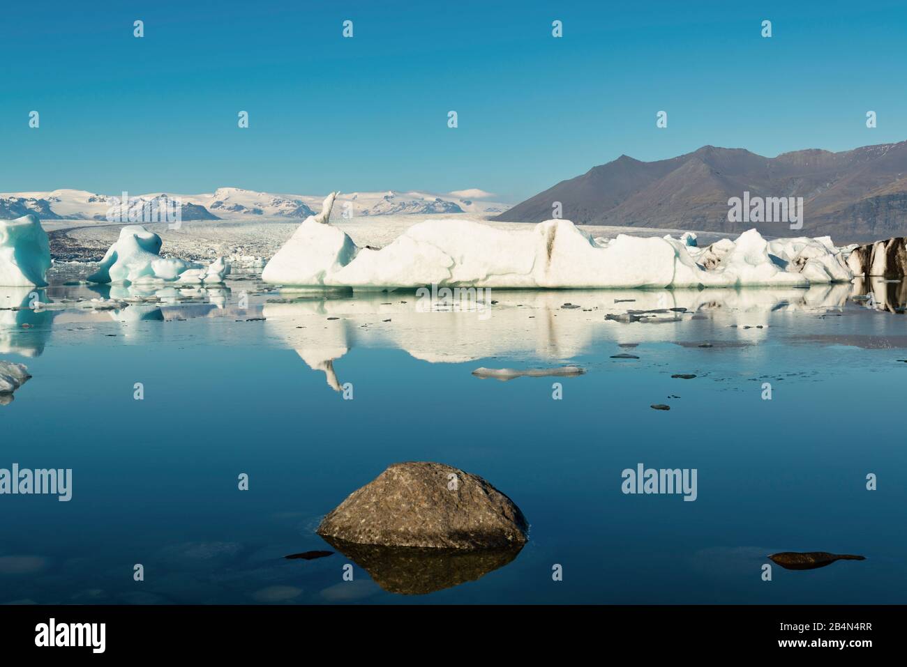 Islanda, Jökulsárlón, lago glaciale con blocchi di ghiaccio Foto Stock