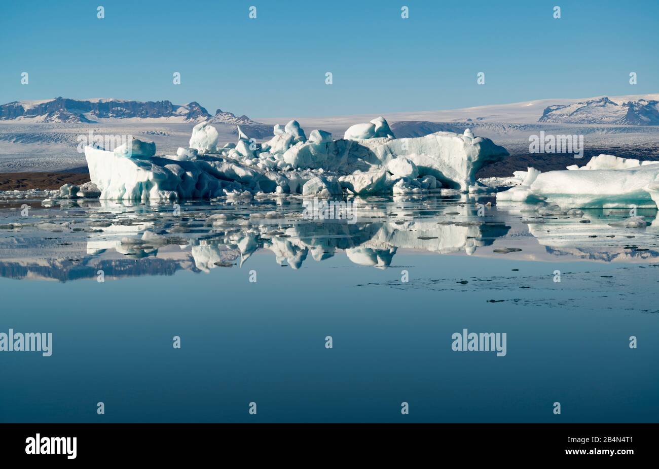 Islanda, Jökulsárlón, lago glaciale con blocchi di ghiaccio Foto Stock
