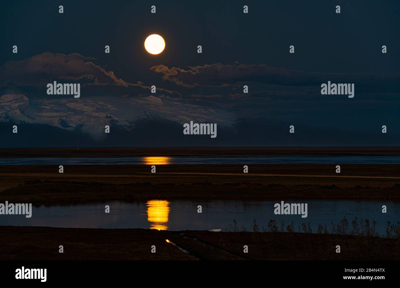 Islanda, ghiacciaio Lakagígar Laki con luna piena Foto Stock
