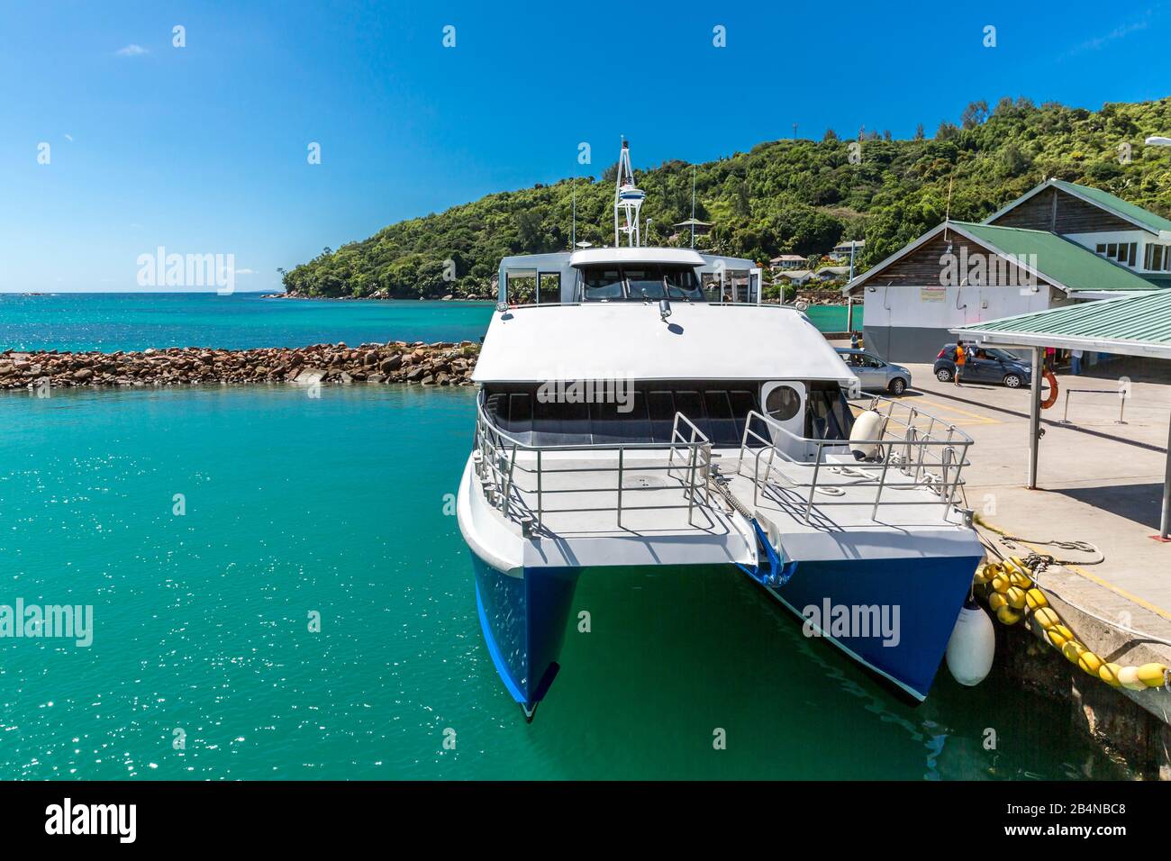 Katamaran, Fähre Cat Cocos, Anlegestelle, Insel Praslin, Seychellen, Indischer Ozean, Afrika Foto Stock