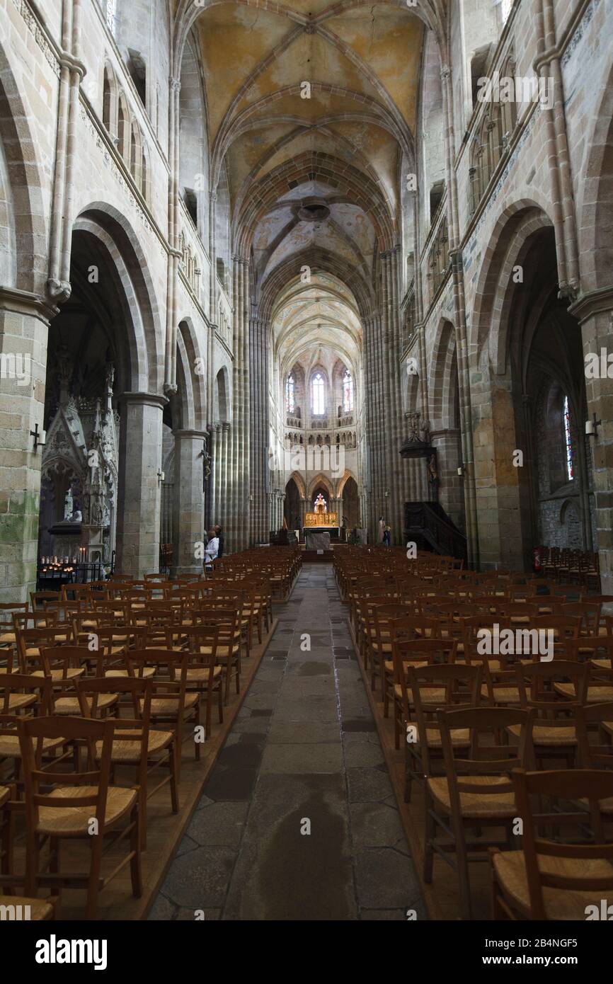 La Basilica di San Tugdual è una chiesa parrocchiale cattolica romana a Tréguier. Tréguier è un comune della Côtes-d'Armor dipartimento in Bretagna; Tréguier è la capitale storica del Trégor. Foto Stock