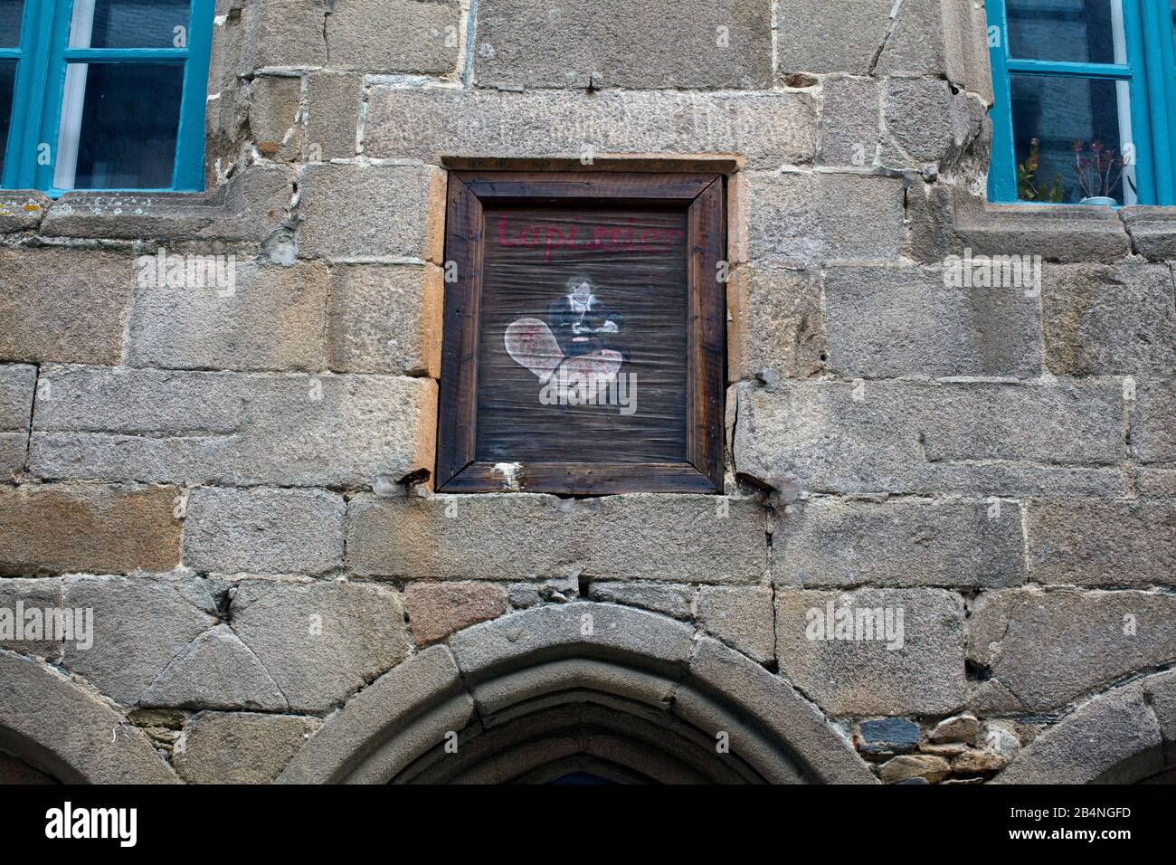 Vecchia immagine come pubblicità per una tappezzeria di arredamento. Treguier è un comune della Bretagna del dipartimento Cotes d–´Armor. Foto Stock