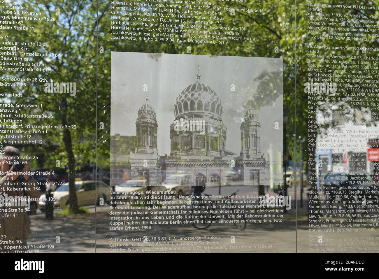 Spiegelwand, Holocaust-Denkmal, Hermann-Ehlers-Platz, Steglitz Berlino, Deutschland Foto Stock