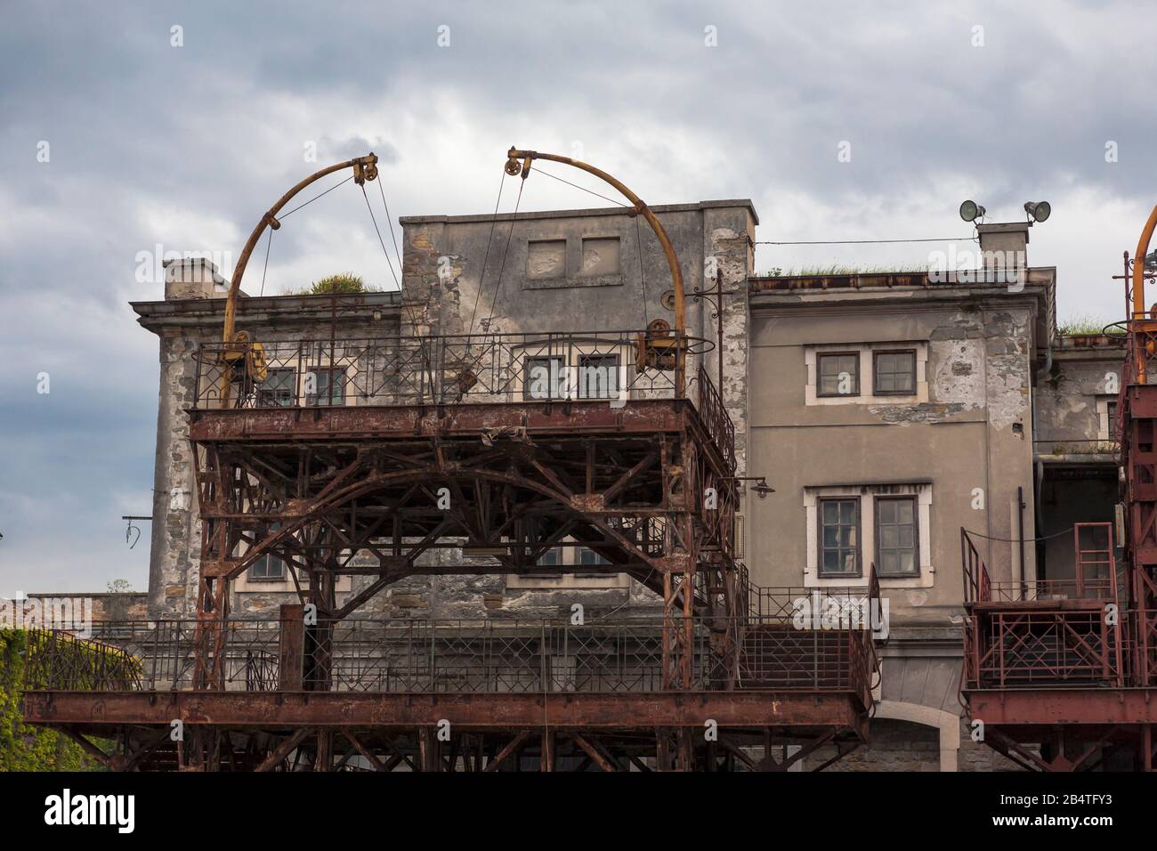 Magazzino abbandonato costruito nel Porto Vecchio di Trieste, Friuli-Venezia Giulia, Italia Foto Stock