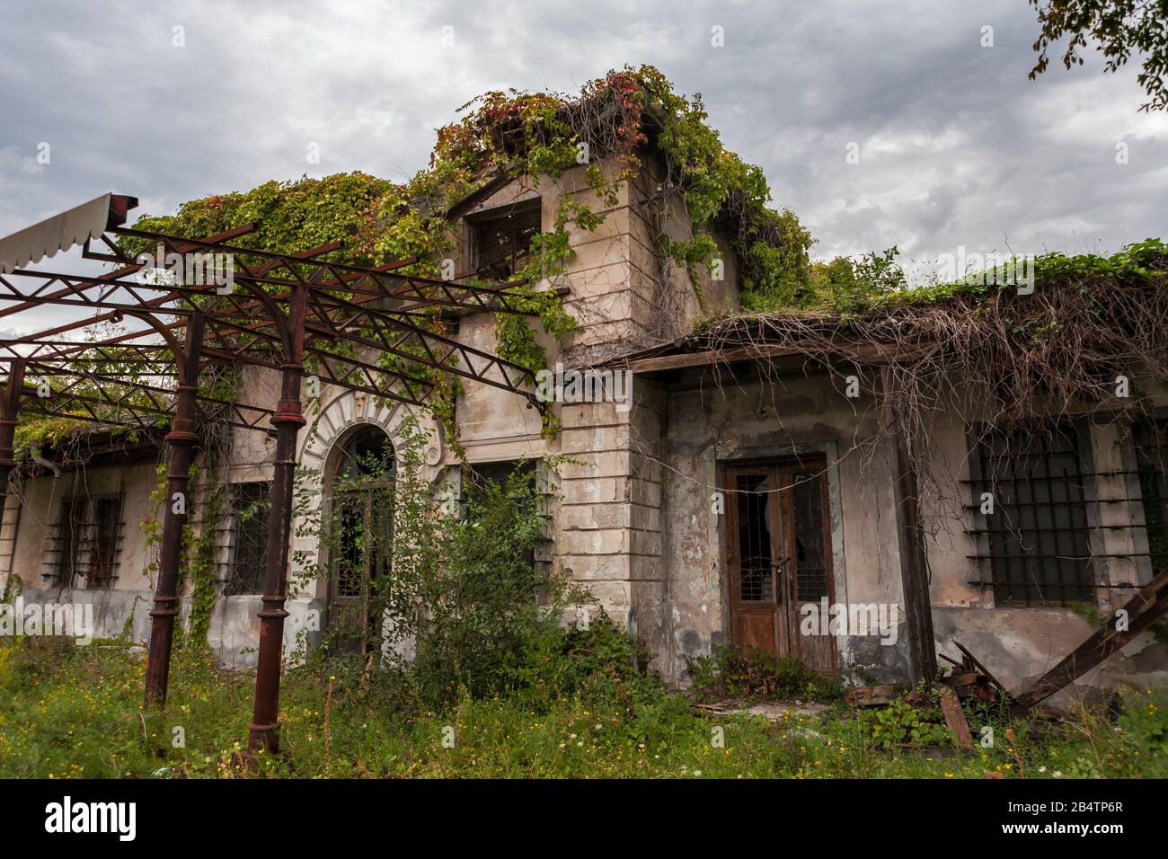 Vecchia Locanda: Edificio abbandonato nel Porto Vecchio di Trieste, Friuli-Venezia Giulia, Italia Foto Stock