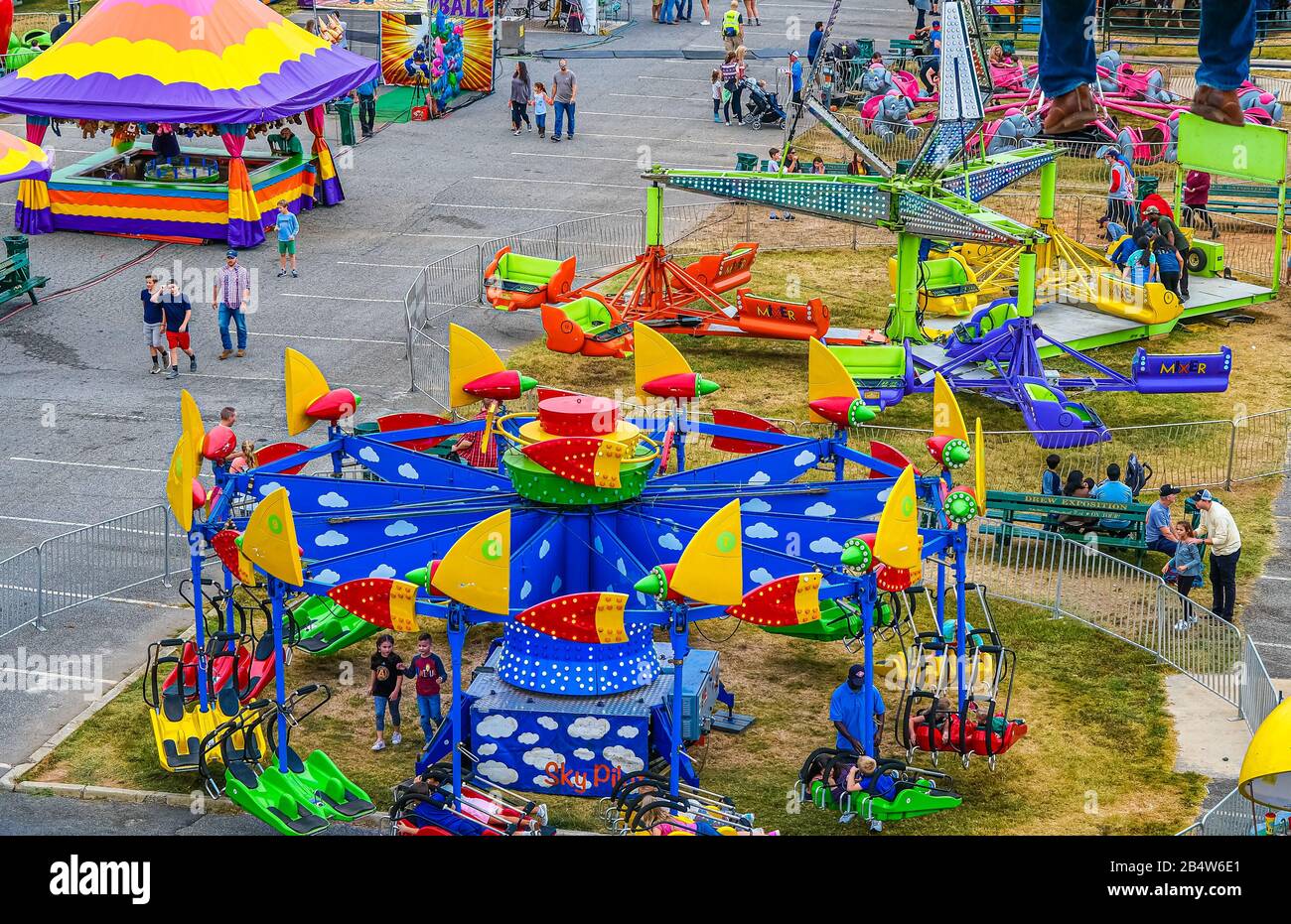 Più Giri Per Bambini Al Carnevale Foto Stock
