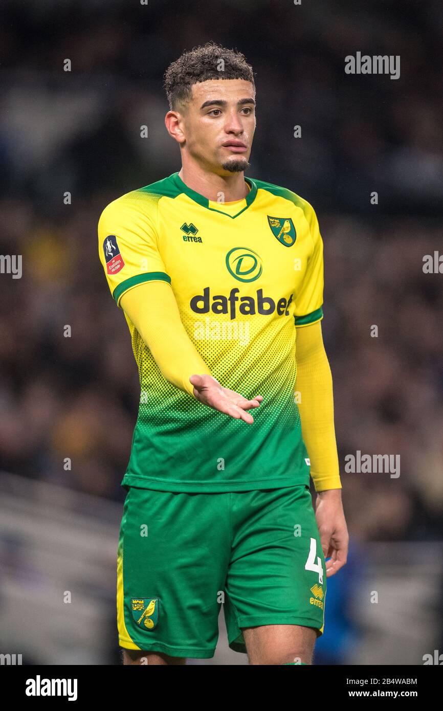 Londra, INGHILTERRA - MARZO 04: Ben Godfrey di Norwich City guarda durante la partita della fa Cup Fifth Round tra Tottenham Hotspur e Norwich City a Tot Foto Stock