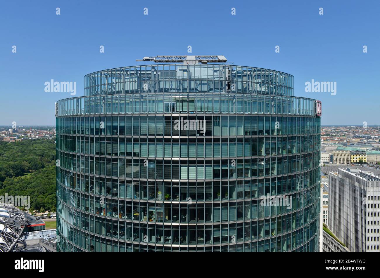 Bahn-Tower, Potsdamer Platz e il Tiergarten, nel quartiere Mitte di Berlino, Deutschland Foto Stock