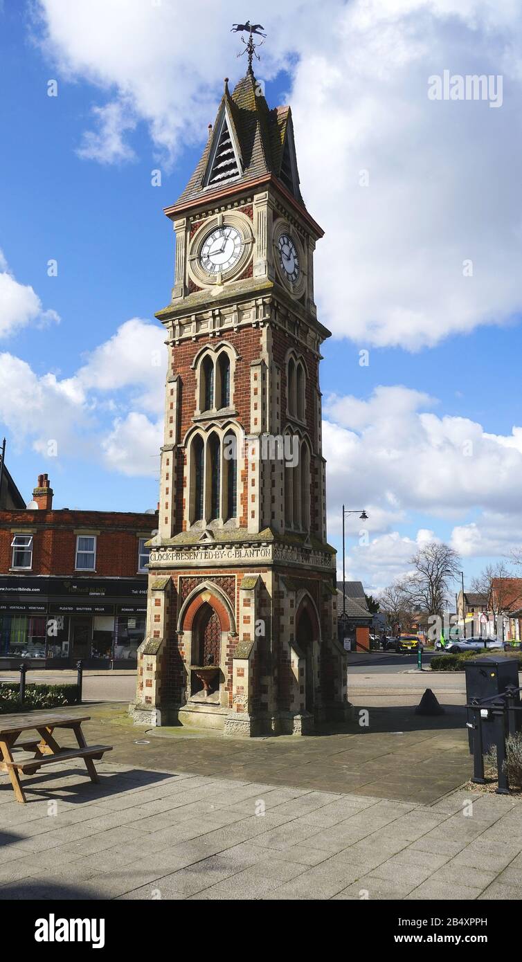 La Jubilee Clock Tower in cima alla High Street di Newmarket Foto Stock