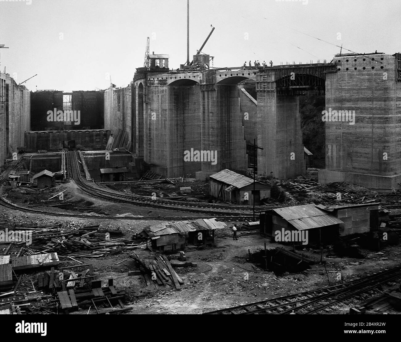 La costruzione del canale di Panama opera all'inizio del 20th secolo - le chiuse di Gatun in costruzione tra l'Oceano Atlantico e il Lago di Gatun. 1913. Foto Stock