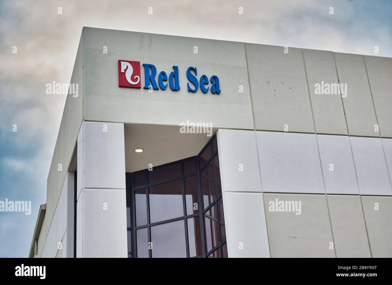 Esterno dell'edificio degli uffici del Mar Rosso a Houston, Texas. Un creatore e fornitore di idee marine della barriera corallina, fornendo soluzioni per i proprietari di acquario di acqua salata. Foto Stock