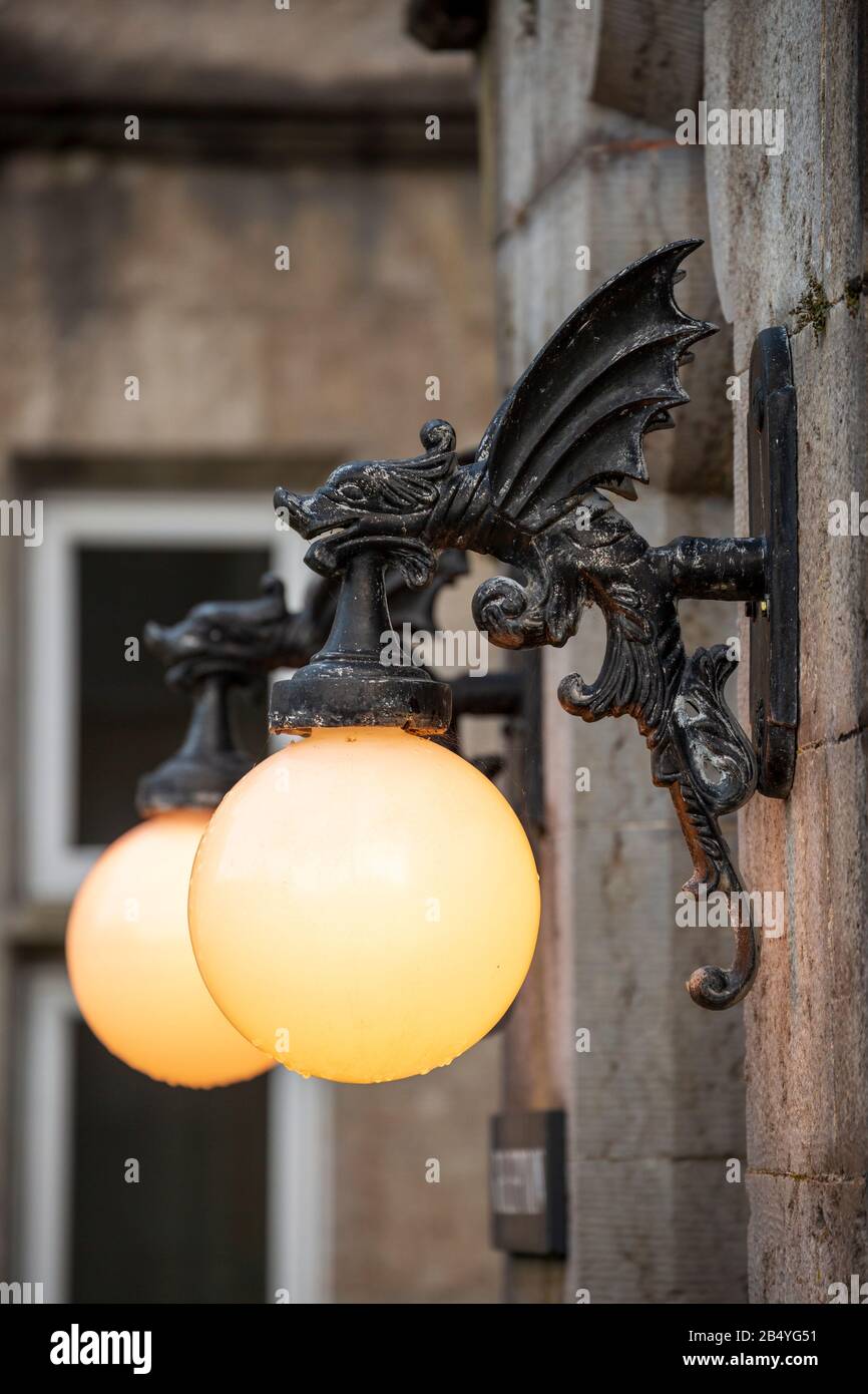 Un paio di luci a globo Welsh Dragon Foto Stock