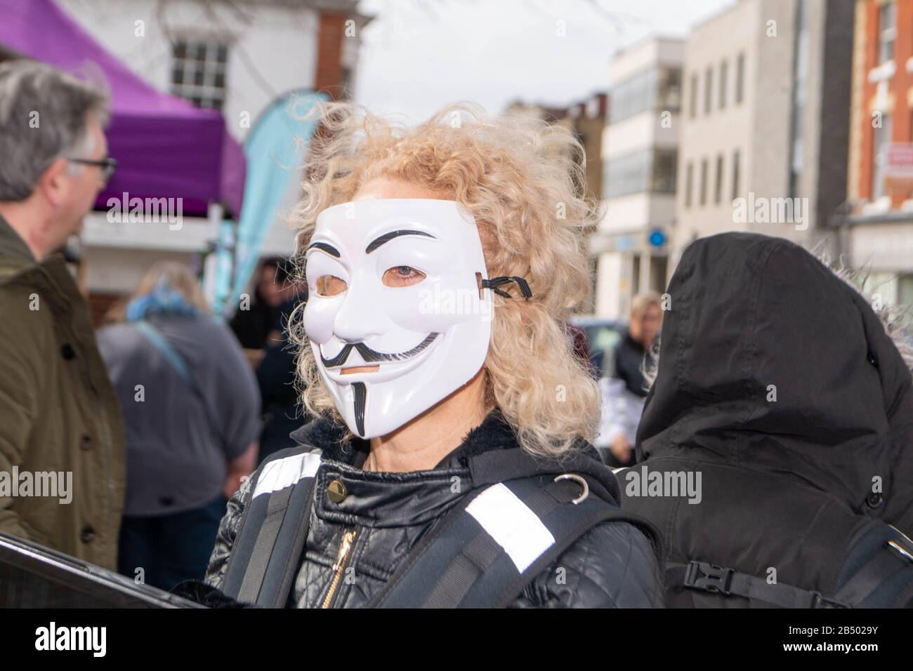 Brentwood Essex, Regno Unito. 7th Mar, 2020. Anonymous per I Senza Voce ha istituito una protesta di fronte ad un evento del mercato Vegan a Brentwood Essex. Protestavano contro la crudeltà nei confronti degli animali e esortavano i passanti a rinunciare alla carne. Merito: Ian Davidson/Alamy Live News Foto Stock