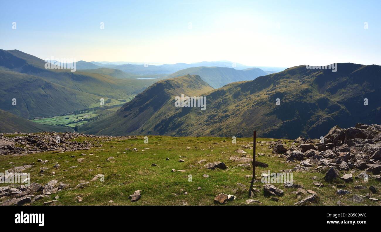 Autunno sole delle piste di Yewbarrow Foto Stock