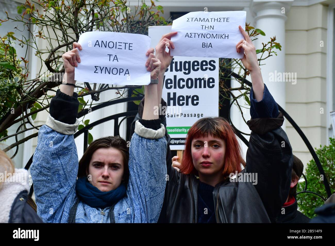 Londra, Regno Unito. 07th Mar, 2020. Proteste della Fortezza Europa al di fuori dell'ambasciata greca. Quando la Turchia releses i rifugiati in Grecia. L'Europa ha istituito la fortezza Europa che perfa i rifugiati, In Realtà la Grecia è il capro espiatorio della "guerra al terrore" diventa il più grande campo di rifugiati d'Europa. Il Five Eye e la NATO dovrebbero condividere la responsabilità che inducono i rifugiati a fugare il 7 marzo 2020, Londra, Regno Unito. Credito: Immagine Capital/Alamy Live News Foto Stock