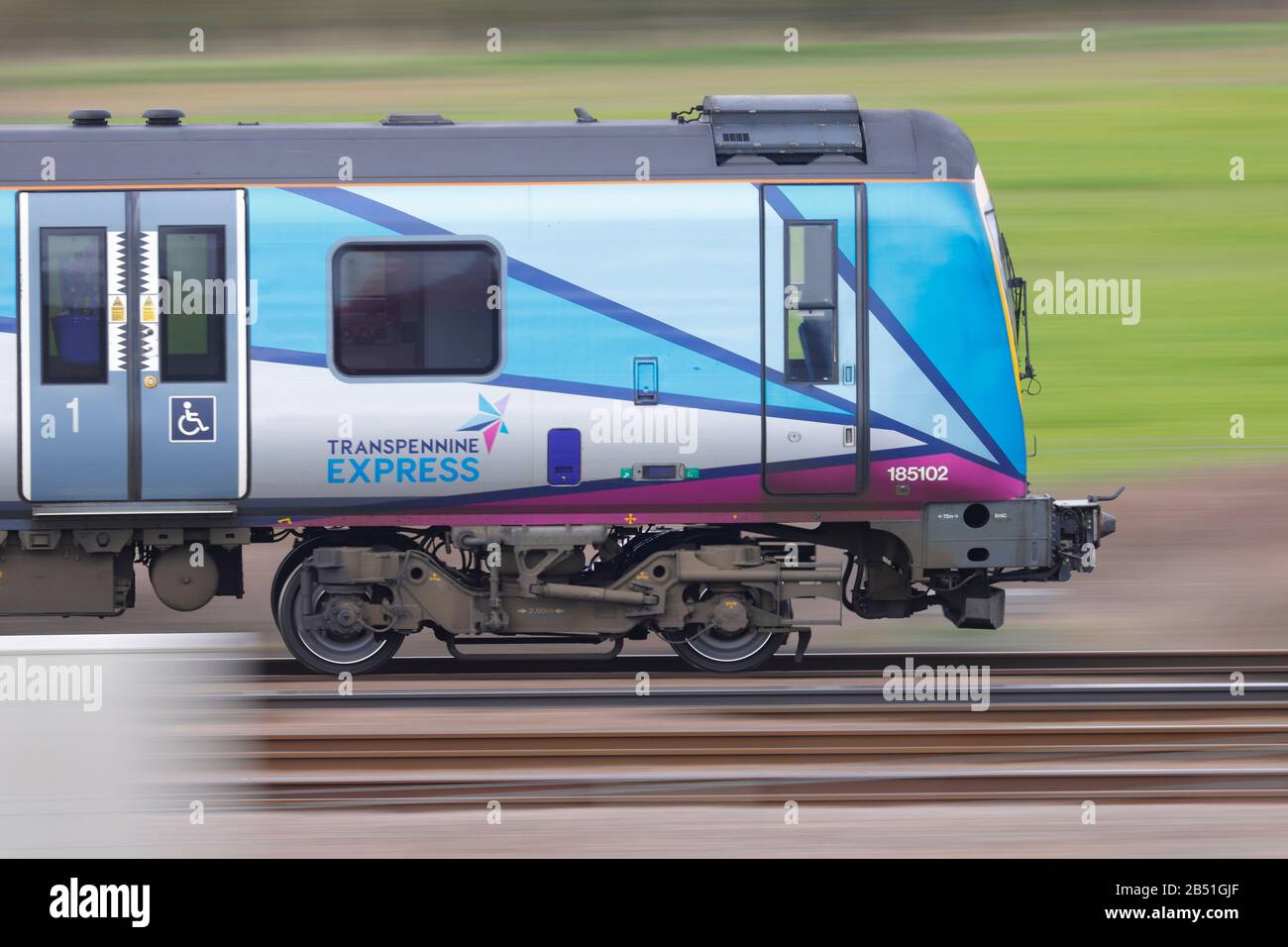 Una livrea British Rail di classe 185 a Transpennine Express vista a Colton Junction vicino York. Foto Stock