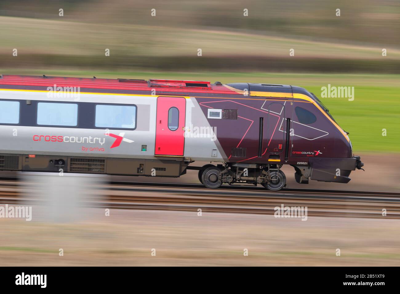 Una British Rail Class 220 gestita da Cross Country da arriva visto a Colton Junction vicino York. Foto Stock