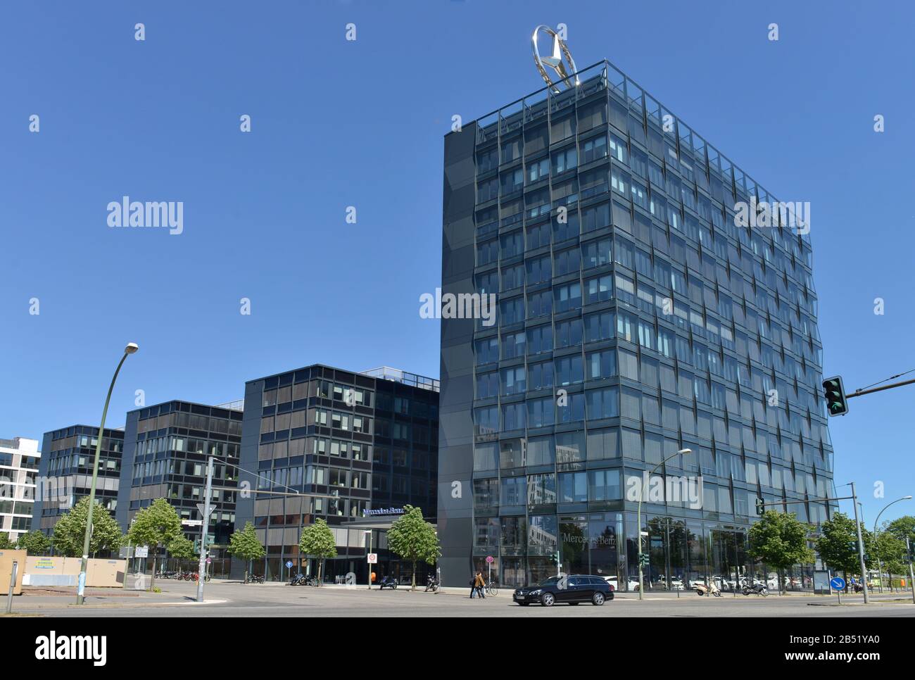 Mercedes Benz Vertrieb Deutschland, Muehlenstrasse, Friedrichshain di Berlino, Deutschland Foto Stock