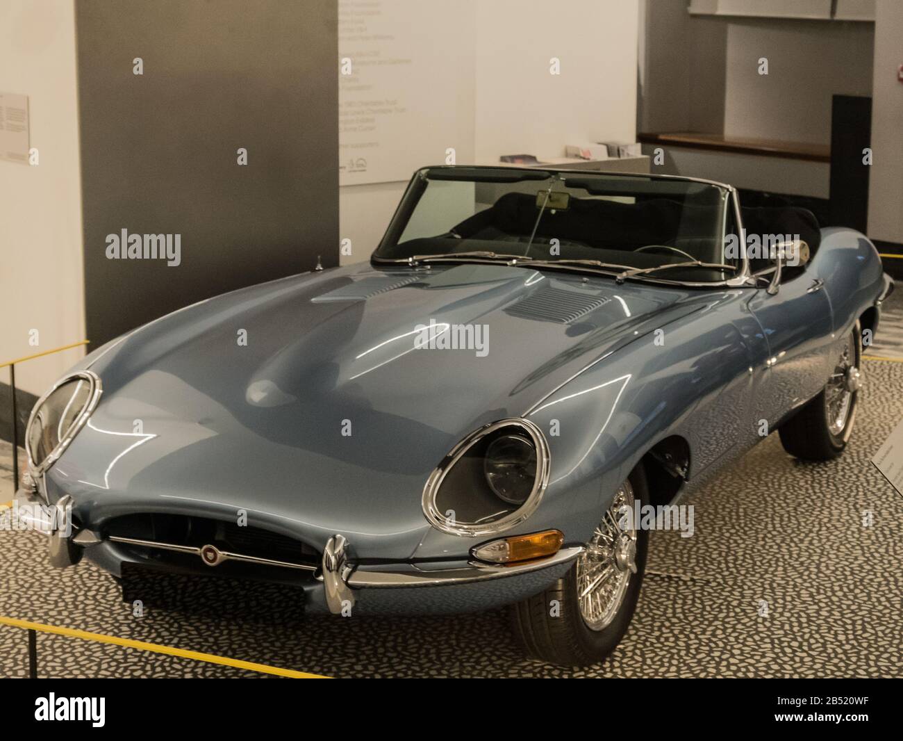 Jaguar e-Type Concept Zero, V&A Museum, Londra, Regno Unito Foto Stock