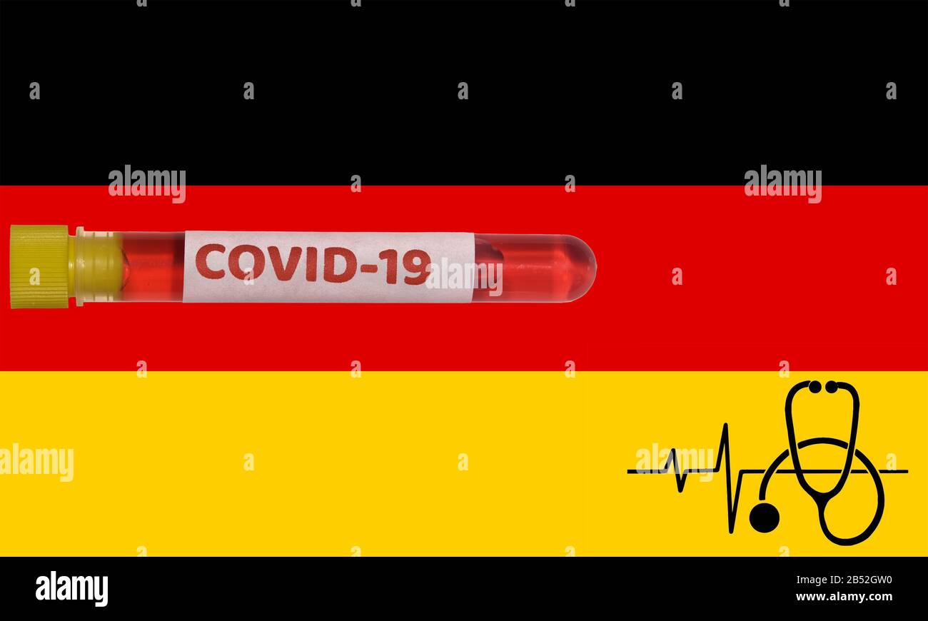 Germania Coronavirus COVID-19 World Outbreak Concept. Provetta Vacutainer con campione positivo per il virus 2019-nCoV prima della bandiera italiana e dello stetoscopio. Foto Stock
