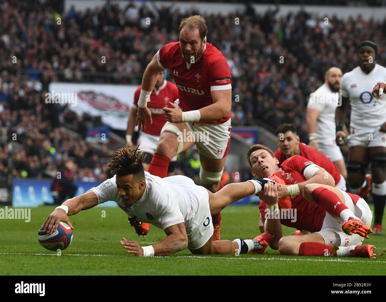 Londra, Regno Unito. 07th Mar, 2020. Anthony Watson d'Inghilterra va oltre per la sua TriDuring Guinness Sei Nazioni tra Inghilterra e Galles al Twickenham Stadium, Londra, Inghilterra il 07 marzo 2020 credito: Azione Foto Sport/Alamy Live News Foto Stock