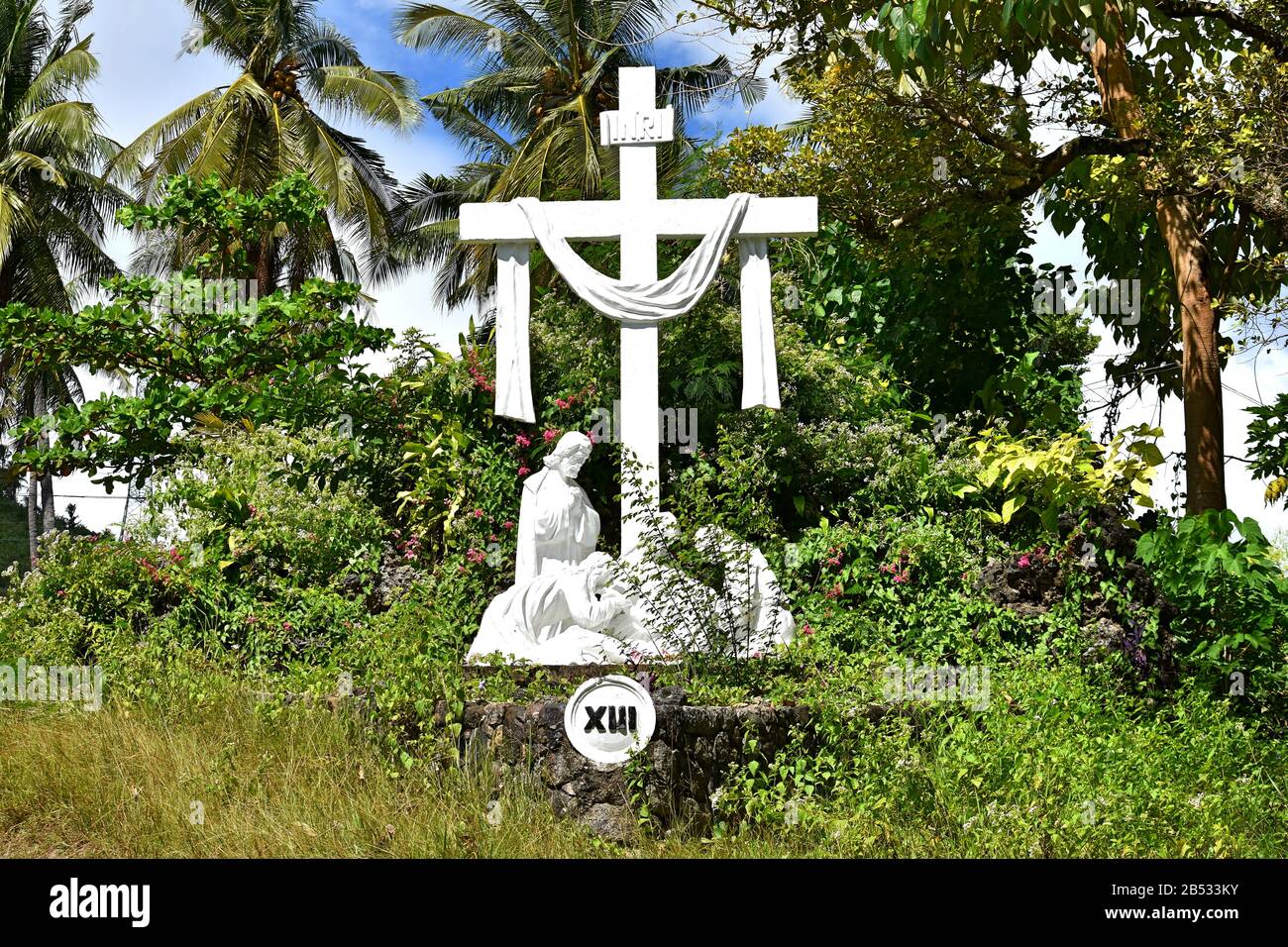 Una Croce Cristiana E Statue Foto Stock