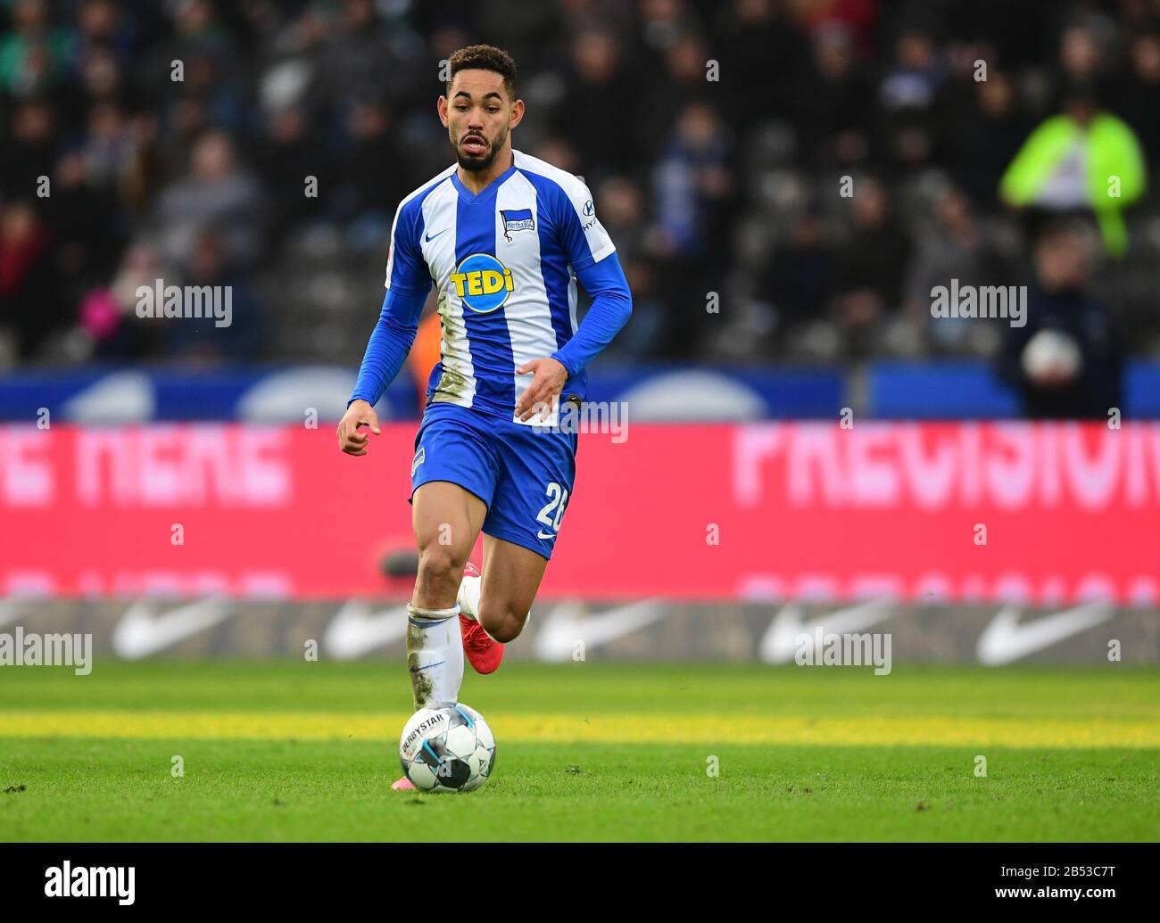 Berlino, Germania. 07th Mar, 2020. Calcio: Bundesliga, Hertha BSC - Werder Bremen, 25th giornata di incontri nello Stadio Olimpico. Matheus Cunha da Hertha sulla palla. Credito: Soeren Stache/Dpa-Zentralbild/Dpa/Alamy Live News Foto Stock