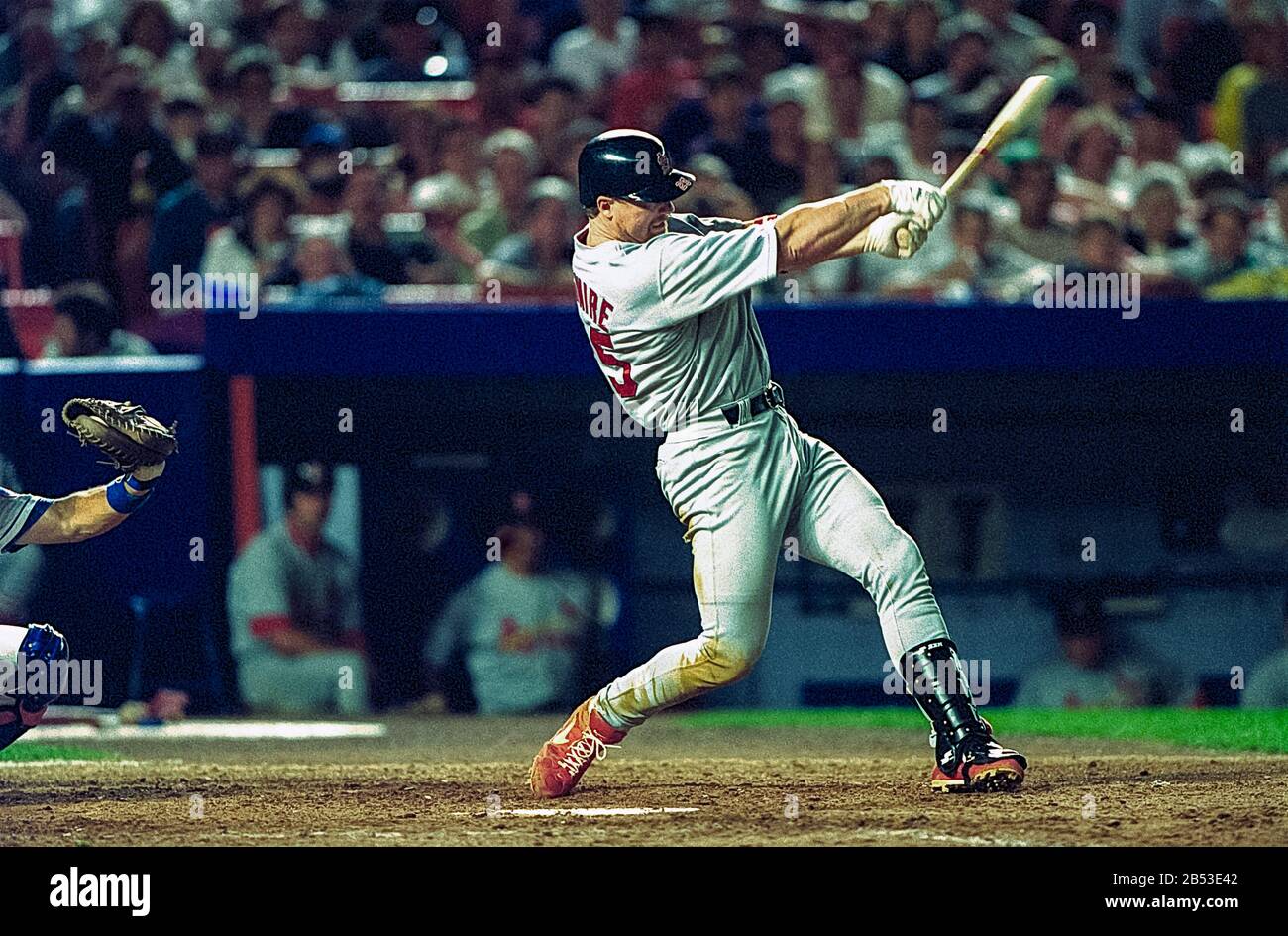 Mark McGwire, St. Louis Cardinals durante la stagione di rottura record della corsa domestica in 1998 in un gioco agaaaainst i mets di New York. Foto Stock