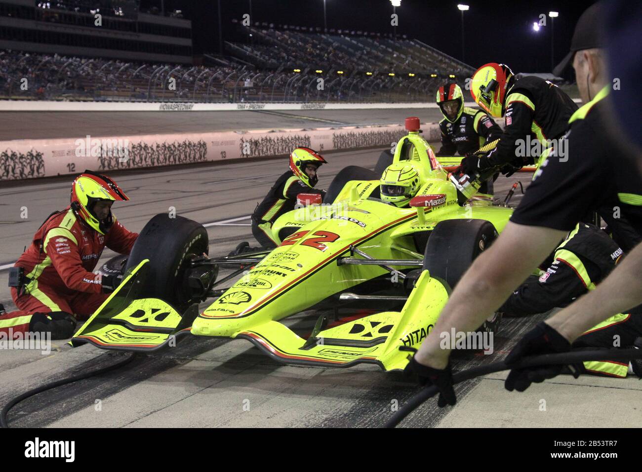 Newton Iowa, 20 Luglio 2019: Night Race, Pit Stop, 22 Simon Pagenaud, Francia, Team Penske, Durante La Gara Di Indycar Iowa 300. Foto Stock